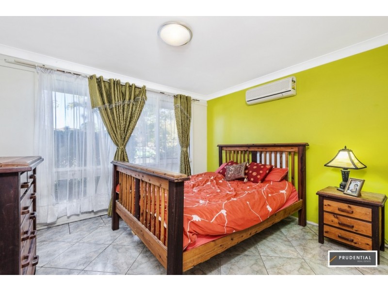 30 Trobriand Crescent, Glenfield NSW 2167