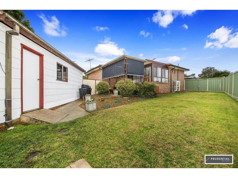 11 Rushes Place, Minto NSW 2566