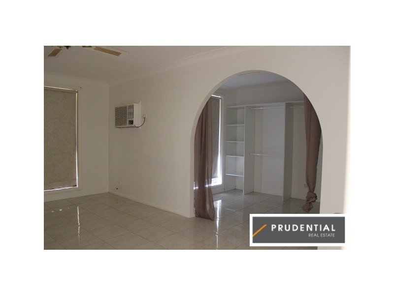 21 Donalbain Circuit, Rosemeadow NSW 2560