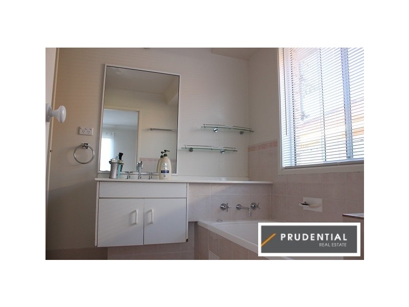 10 Hermitage Place, Eschol Park NSW 2558