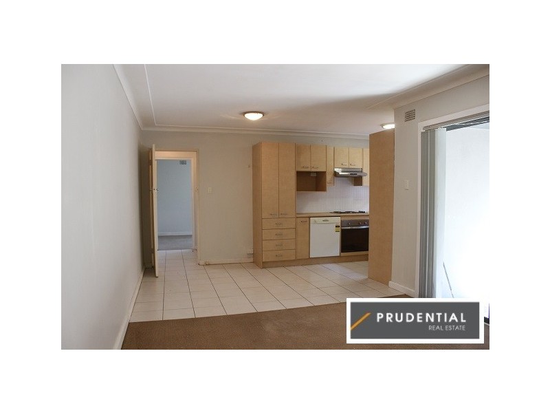 4/4 Sturt Street, Campbelltown NSW 2560