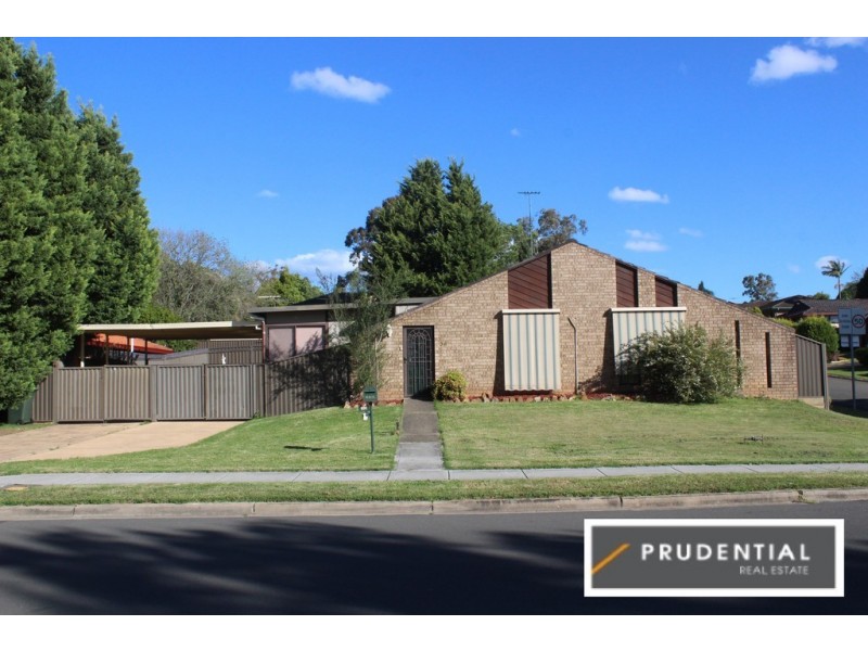 36 Cleopatra Drive, Rosemeadow NSW 2560