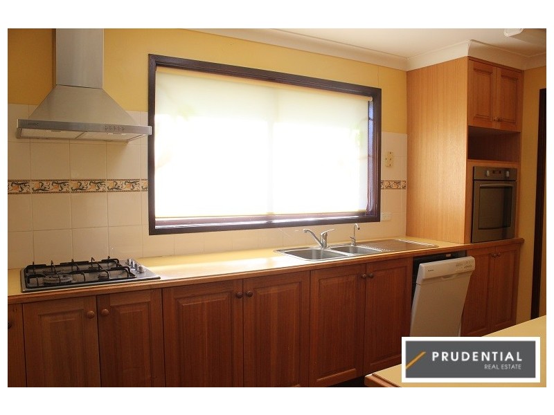 36 Cleopatra Drive, Rosemeadow NSW 2560