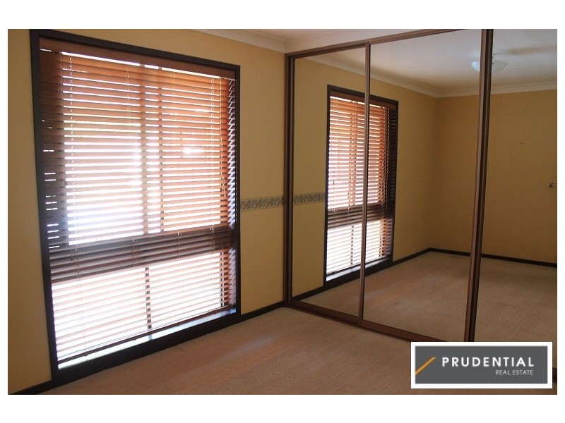 36 Cleopatra Drive, Rosemeadow NSW 2560