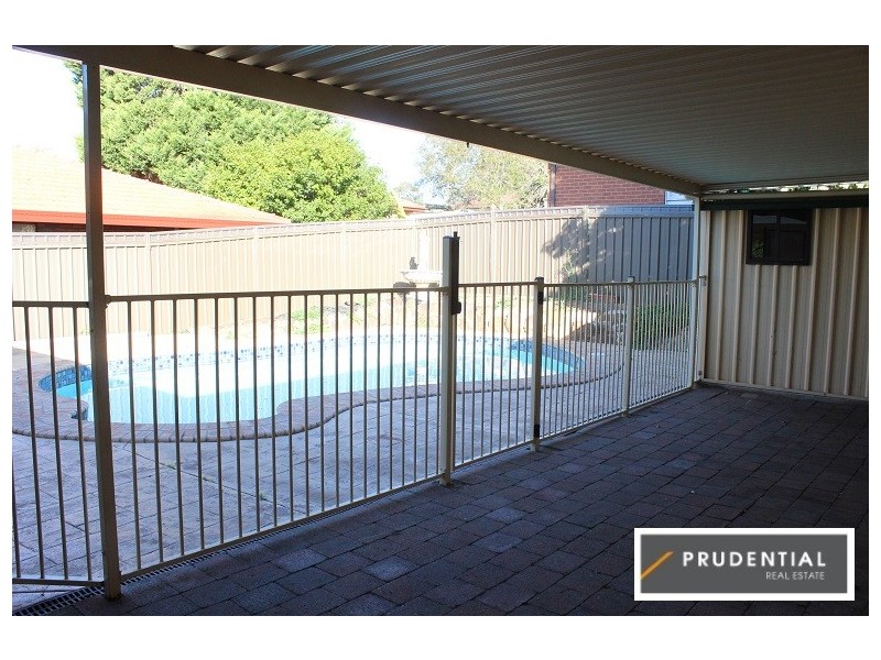 36 Cleopatra Drive, Rosemeadow NSW 2560