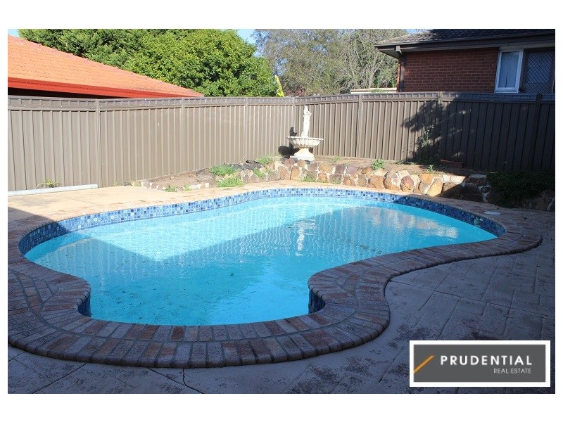 36 Cleopatra Drive, Rosemeadow NSW 2560