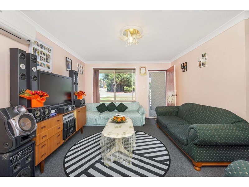 8/4 Westmoreland Road, Minto NSW 2566