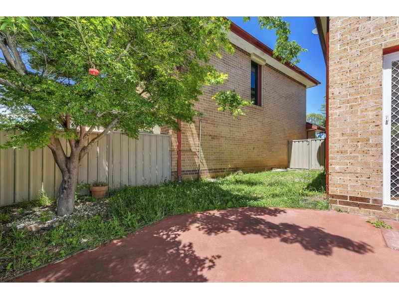 8/4 Westmoreland Road, Minto NSW 2566