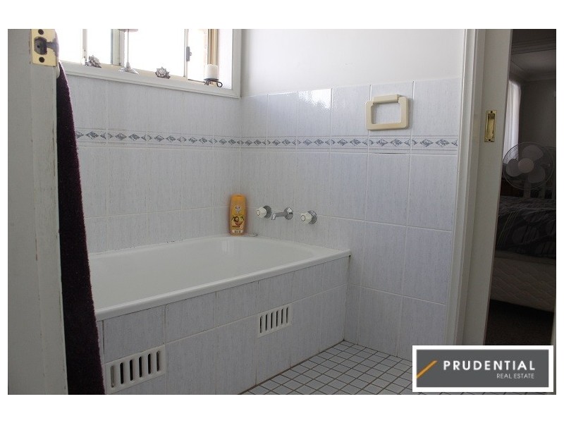 4/17 Wyangala Cres, Leumeah NSW 2560