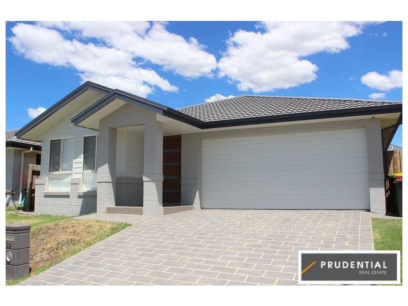 32 Asimus Circuit, Elderslie NSW 2570