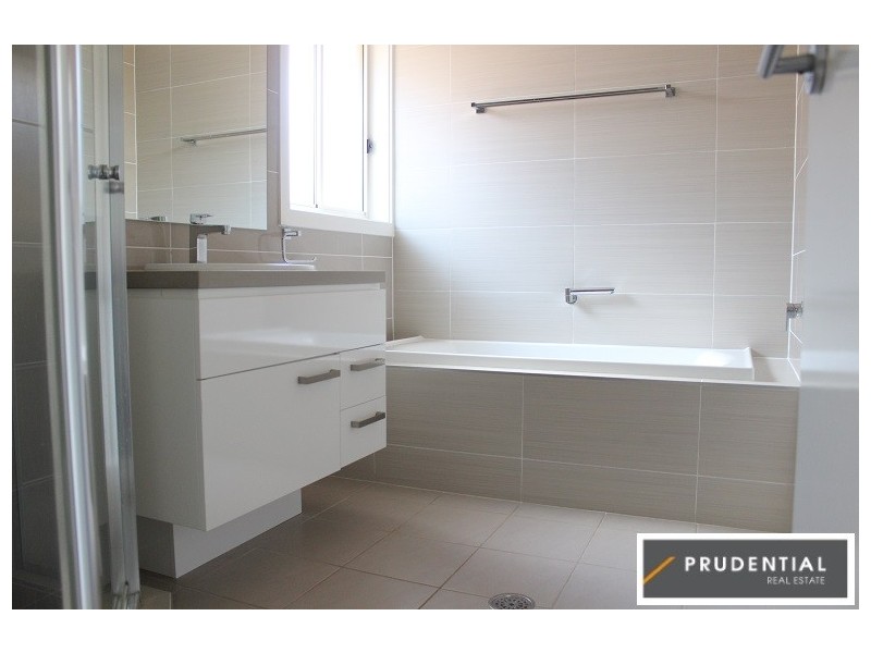 32 Asimus Circuit, Elderslie NSW 2570