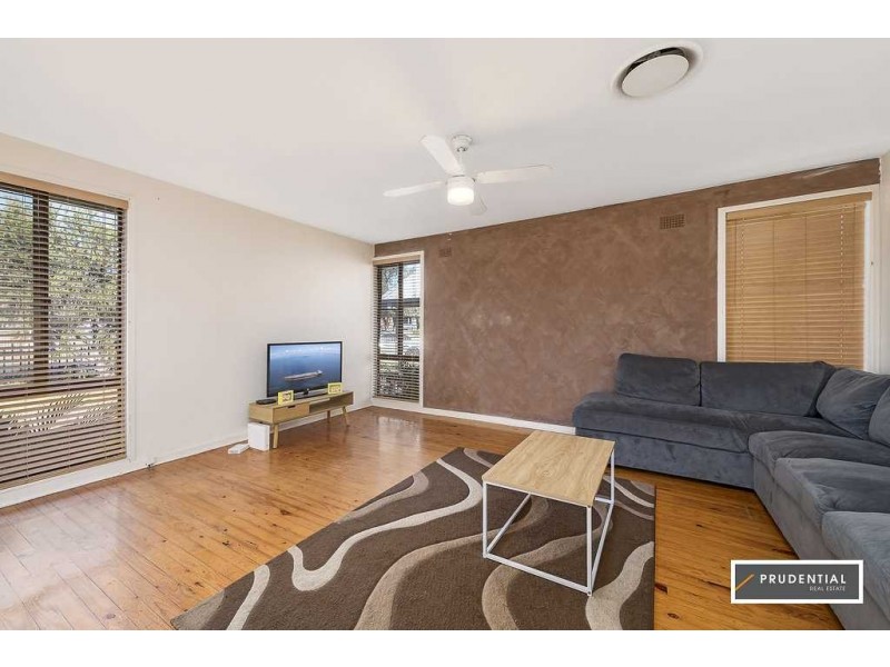 6 Rosemary Place, Macquarie Fields NSW 2564