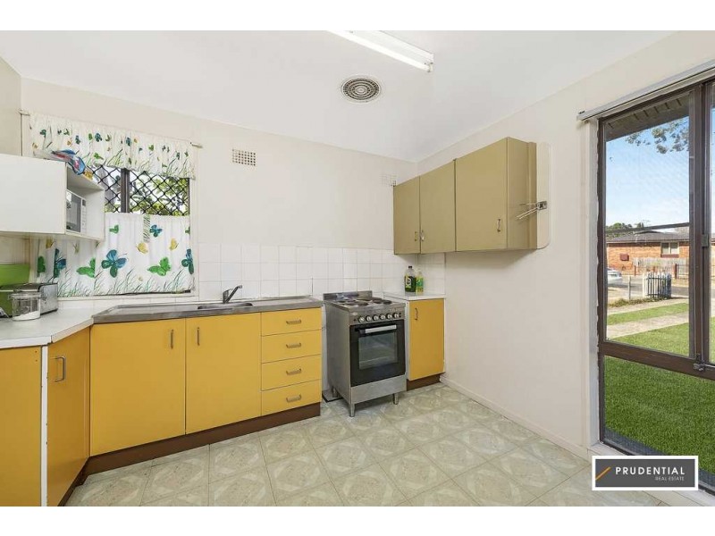 6 Rosemary Place, Macquarie Fields NSW 2564