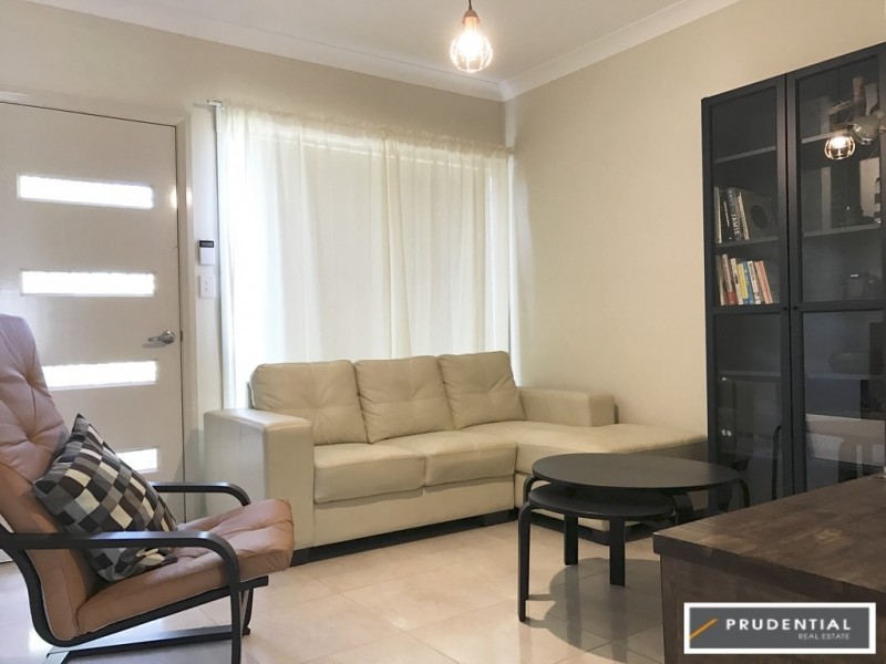 7/4 Feldspar Road, Eagle Vale NSW 2558
