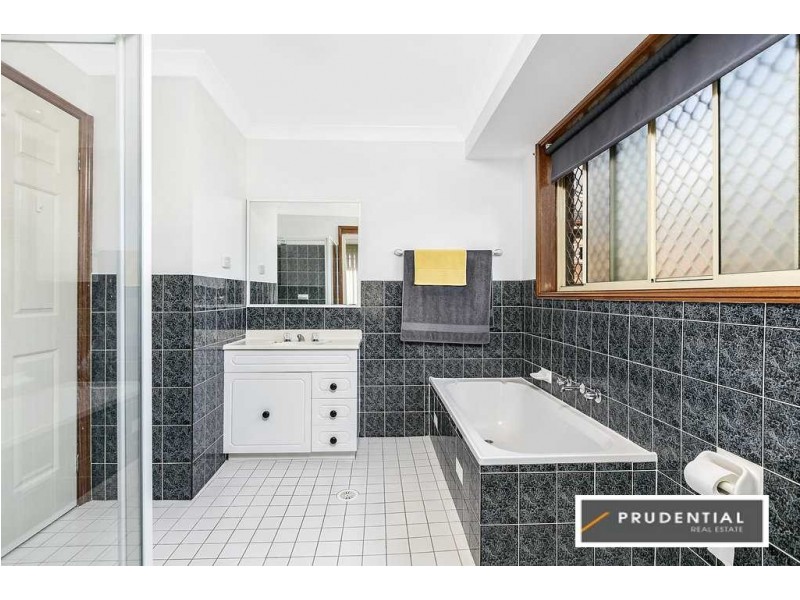 8/10 Azalea Place, Macquarie Fields NSW 2564