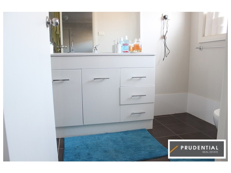 5 Minstrel Place, Glenfield NSW 2167