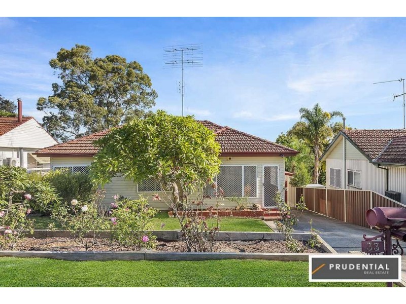 33 Grandview Drive, Campbelltown NSW 2560