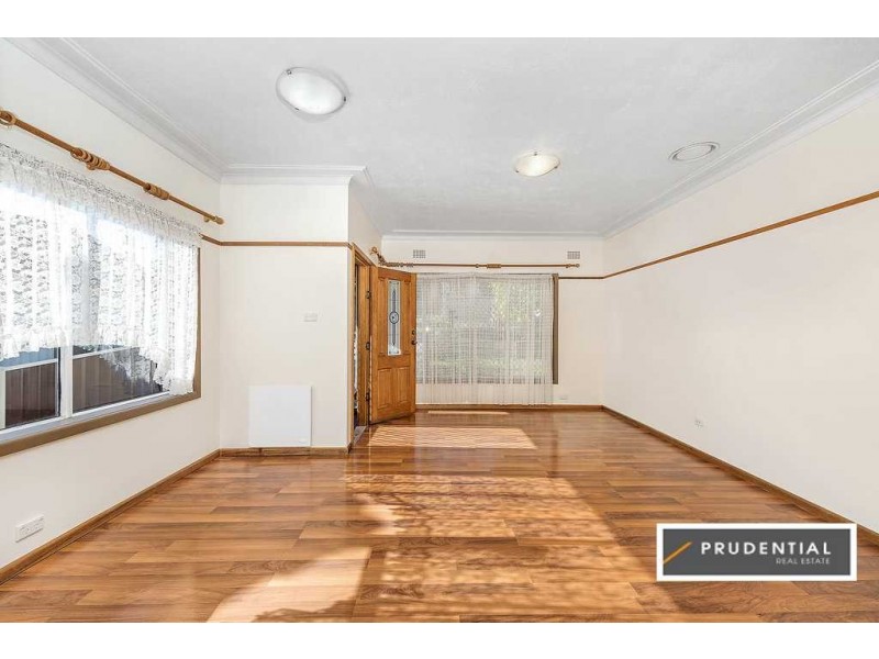 33 Grandview Drive, Campbelltown NSW 2560