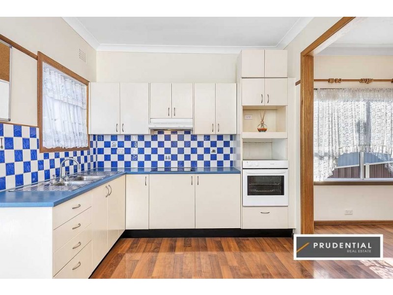 33 Grandview Drive, Campbelltown NSW 2560