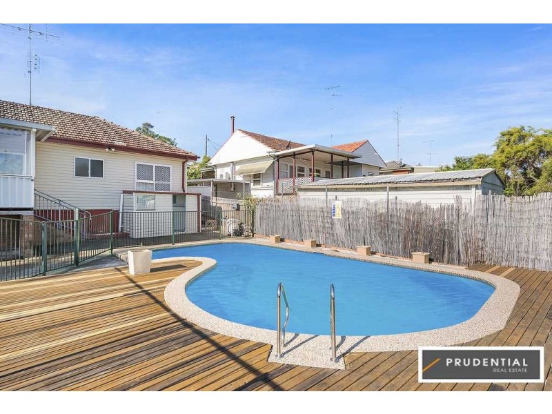 33 Grandview Drive, Campbelltown NSW 2560