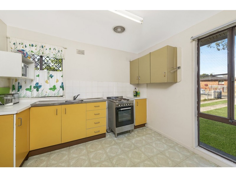 6 Rosemary Place, Macquarie Fields NSW 2564