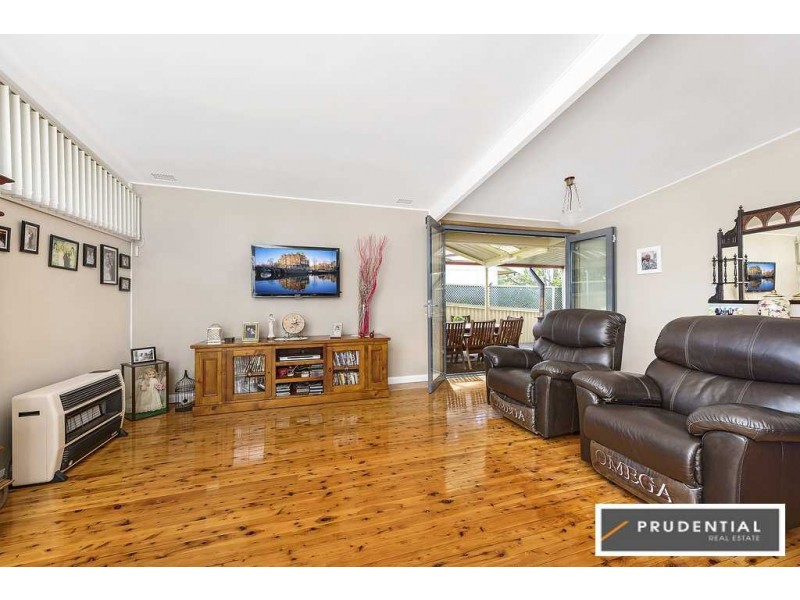 13 Campbellfield Avenue, Bradbury NSW 2560