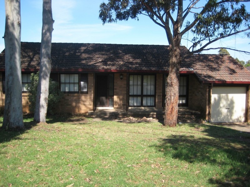 11 Dickens Road, Ambarvale NSW 2560