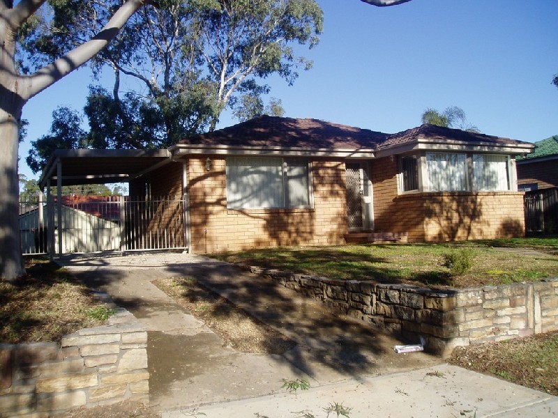 4 Weemala Crescent, Bradbury NSW 2560