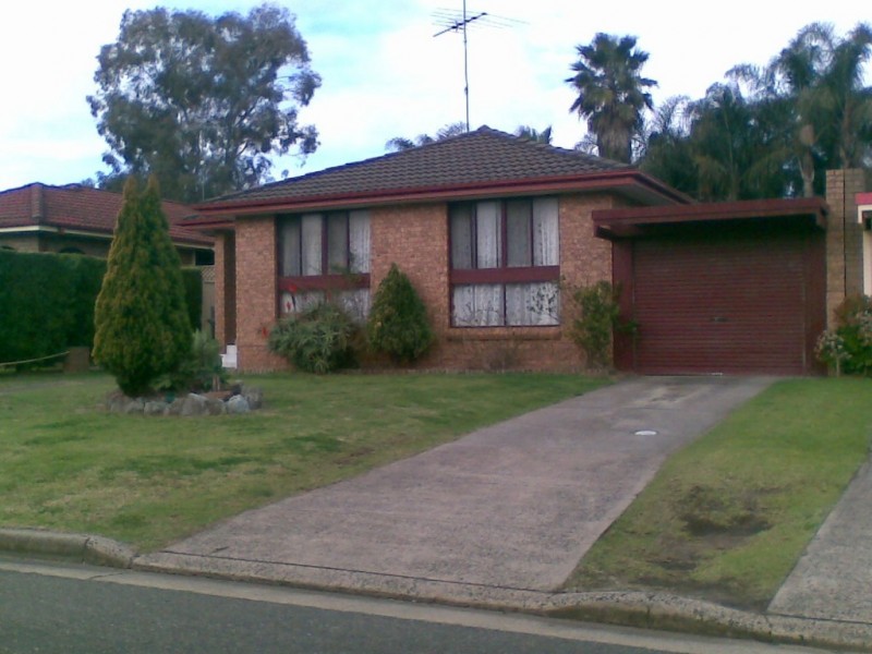 10 Horatio Street, Rosemeadow NSW 2560
