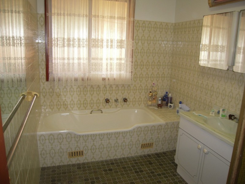 276 The Parkway, Bradbury NSW 2560