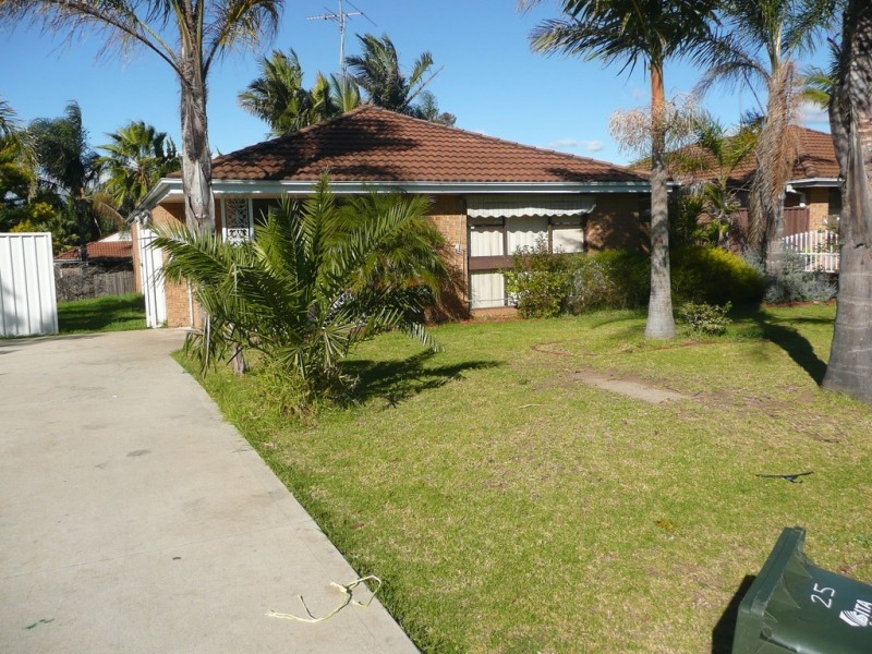 25 Wintaroo Cres, St Helens Park NSW 2560