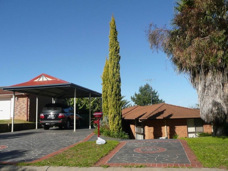 60 CLENHAM, Ambarvale NSW 2560