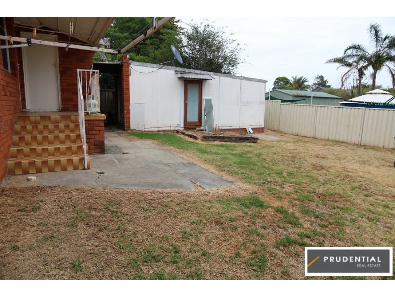 3 Loorana Ave, Leumeah NSW 2560