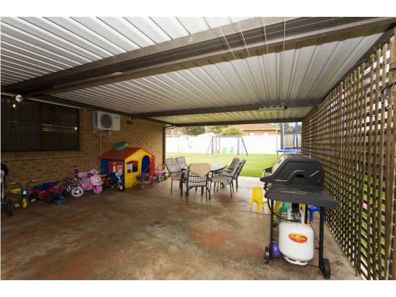 30 Wintaroo Cres, St Helens Park NSW 2560