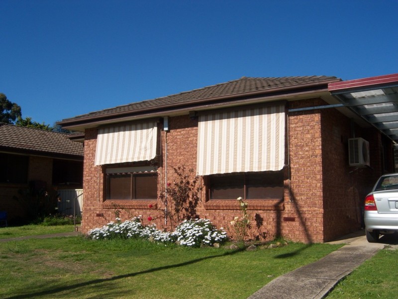 233 Copperfield Drive, Rosemeadow NSW 2560