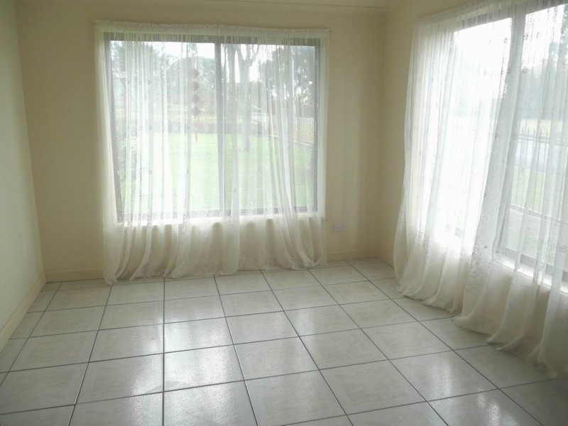 1 Balook Cres, Bradbury NSW 2560