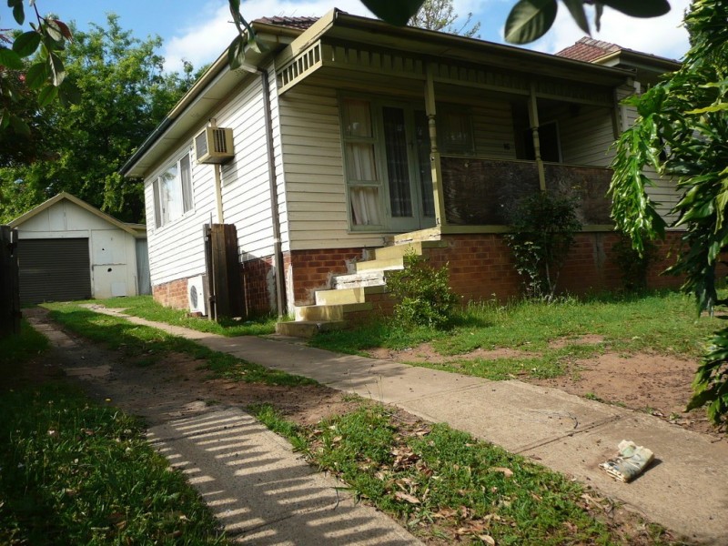 16 Moore Street, Campbelltown NSW 2560