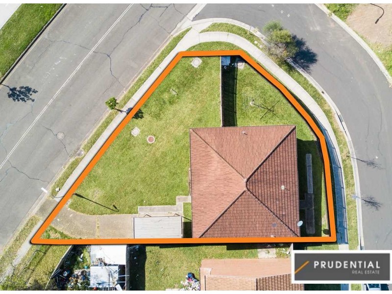 2 Cleopatra Drive, Rosemeadow NSW 2560