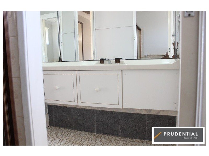 11 Chasselas Avenue, Eschol Park NSW 2558