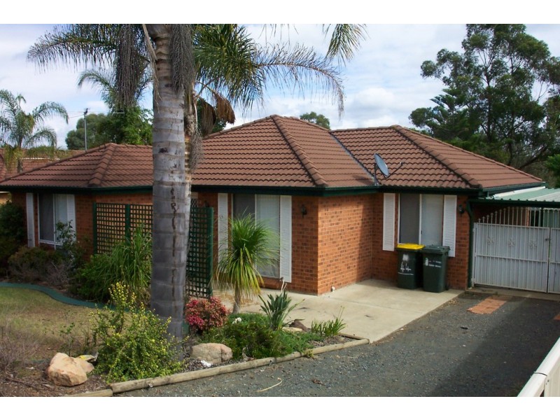 44 Lorenzo Crescent, Rosemeadow NSW 2560