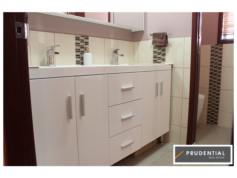 24 Octavia Avenue, Rosemeadow NSW 2560