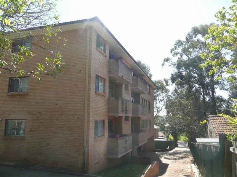 2/28 Moore Street, Campbelltown NSW 2560