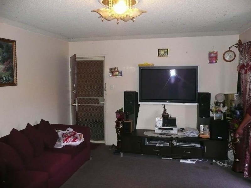 2/28 Moore Street, Campbelltown NSW 2560