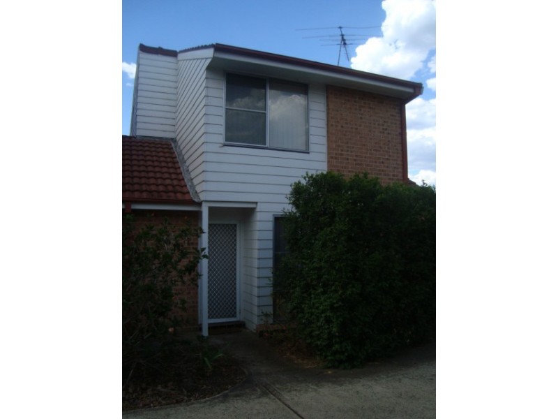 4/11 Mundarda Pl, St Helens Park NSW 2560