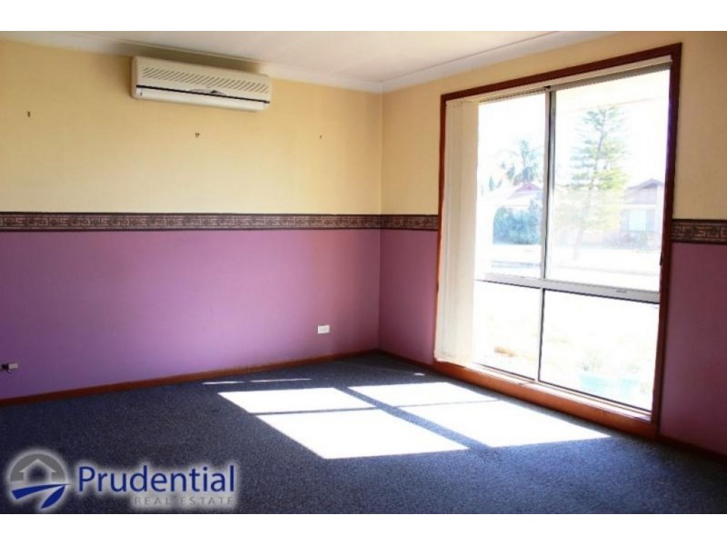 52 Adrian Street, Macquarie Fields NSW 2564