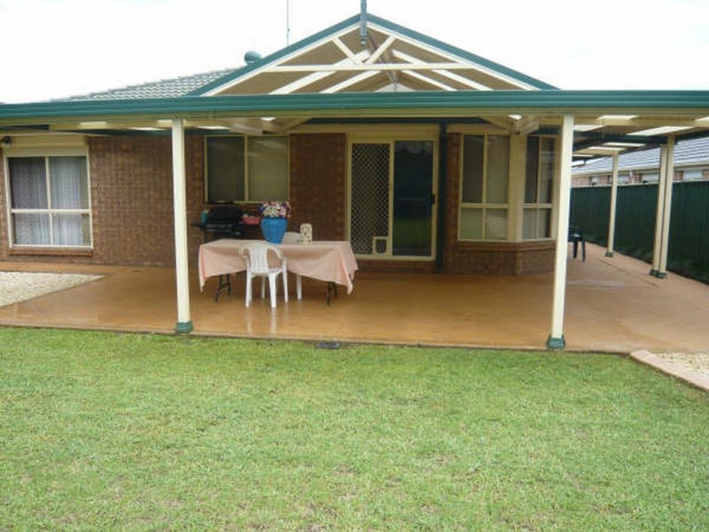 5 Dorcas Pl, Rosemeadow NSW 2560