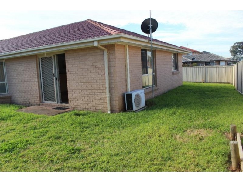 33 Gabriel Cct, Blair Athol NSW 2560