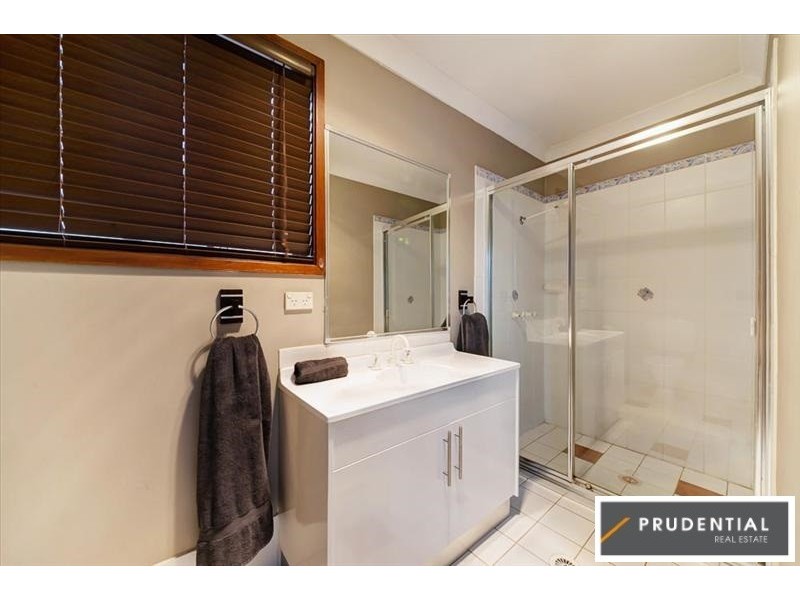 4 Lakeside Street, Currans Hill NSW 2567