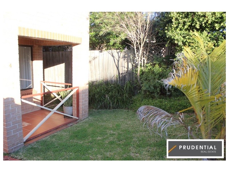4 Lakeside Street, Currans Hill NSW 2567