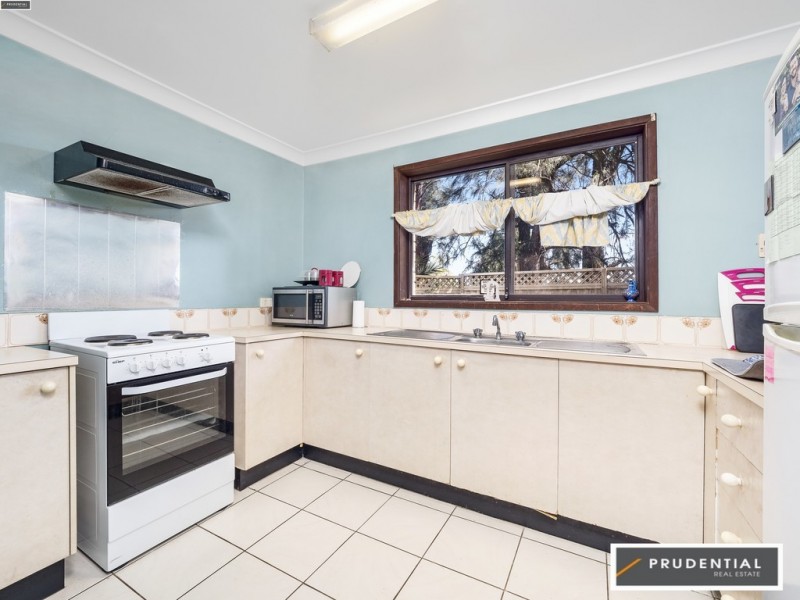 1/8 Margaret Street, Minto NSW 2566